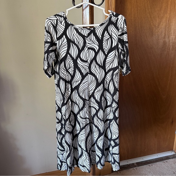 MIIK Leaf/Tropical Dress - Picture 3 of 4